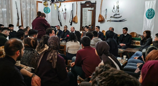 Vali Mehmet Fatih Serdengeçti Osmaniye Vakfı’nda Gençlerle Buluştu