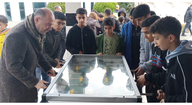 Vali Serdengeçti Aslantaş’ta Gençlerle Oyun Oynadı