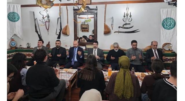 Başkan Uyutmaz Üniversiteli Gençlere İftar Verdi