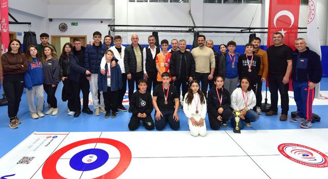 Curling Turnuvasında Büyük Rekabet
