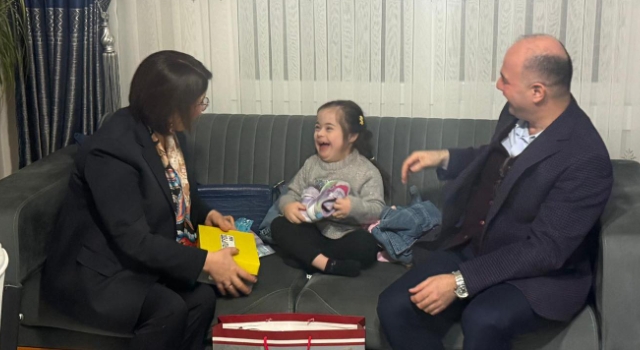 Osmaniye Valisi Serdengeçti ve Eşinden Down Sendromlu Ebru’ya İftar Ziyareti
