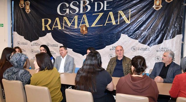 Rektör Uzun Öğrencilerle İftarda Buluştu