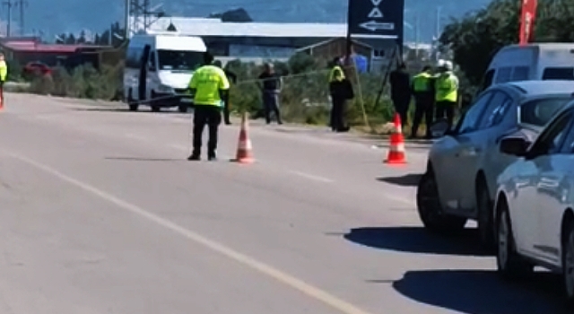 Toprakkale-Osmaniye Yolunda Elektrik Çalışması Trafiği Kilitledi