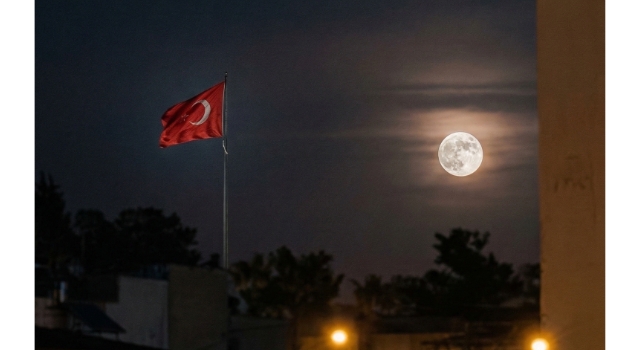 Toprakkale’de Kanlı Dolunay Görüntülendi
