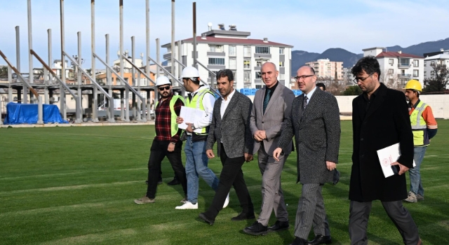 Vali Serdengeçti 7 Ocak Stadı Çalışmalarını Yerinde İnceledi