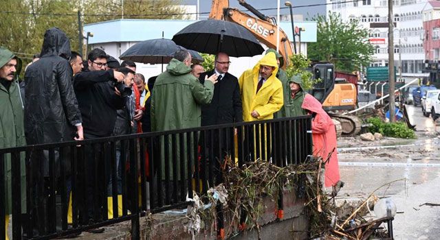 Kadirli’de Sağanak Seferberliği Sürüyor