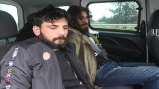 Adana’da otoyoldan bariyer çalan 2 kişi yakalandı