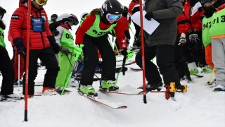Davraz’da Valilik Kupası Alp Disiplini Kayak ve Snowboard yarışları yapıldı