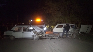 Burdur’da iki otomobilin çarpışması sonucu 4 kişi yaralandı