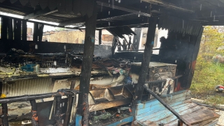 Burdur’da çıkan yangında ev ve otomobil zarar gördü