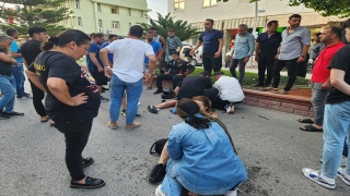 Kemer’de motosikletin çarptığı 2 turist, yaralandı