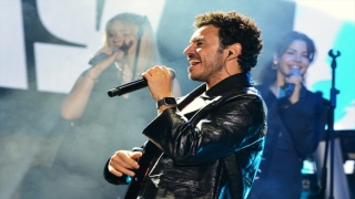 Şarkıcı Buray, Kumluca’daki festivalde konser verdi