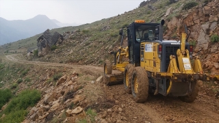 Büyükşehir Belediyesi yaz öncesi yollarda bakım ve onarım çalışmaları yürütüyor