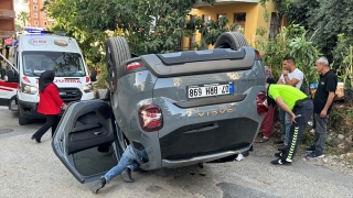 Antalya’da takla atan otomobildeki 3 kişi yaralandı
