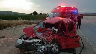 Adana’da hafif ticari araçla otomobil çarpıştı, 1 kişi öldü, 5 kişi yaralandı