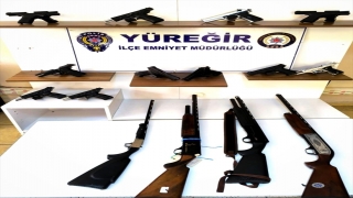 Adana’da operasyon ve denetimlerde ruhsatsız 15 silah ele geçirildi