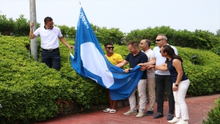 Antalya’nın sahillerinde sezonun ilk mavi bayrakları dalgalanmaya başladı