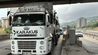 Hatay’da tır ile otomobil çarpıştı
