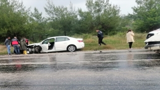 Osmaniye’de iki otomobilin çarpıştığı kazada 4 kişi yaralandı