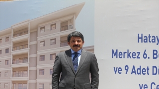 İskenderun’da depremzedeler için yapımına başlanan konut ve iş yerlerinde inceleme