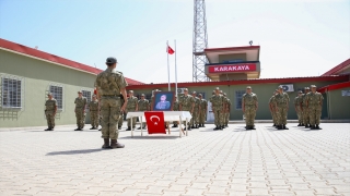 Sınırda nöbet tutan asker, ailesinin sürpriz ziyaretiyle çifte bayram yaşadı