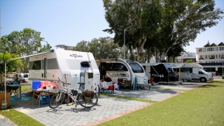 Antalya’da bayram tatili yoğunluğu yaşanan Karavan Park’ta hareketlilik sürüyor
