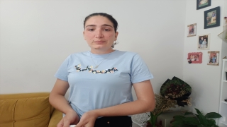 Adana’da iş yerine yapılan taşlı saldırı güvenlik kamerasında