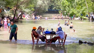 Hava sıcaklığından bunalanlar Kahramanmaraş’ın mesire alanlarında serinliyor