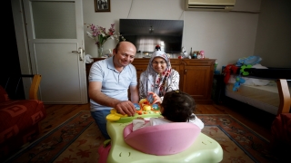 Koruyucu aileliğini üstlendiği minik Ela’nın ”süt annesi” oldu