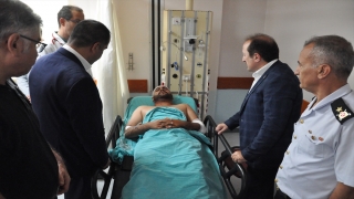 Mersin’de 2 servis aracı ve otomobilin karıştığı kazada 2 kişi öldü, 35 kişi yaralandı