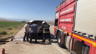 Hatay’da seyir halindeki araçta çıkan yangın söndürüldü