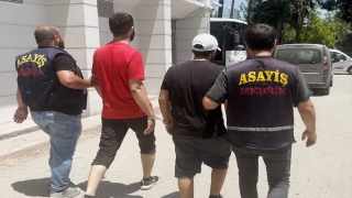 Mersin’de anahtarı kopyalanan aracın çalınıp parçalanarak satıldığı iddiasına 2 tutuklama