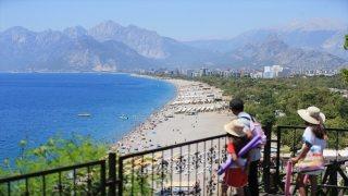 Antalya’da sıcak hava ve nem etkili oluyor