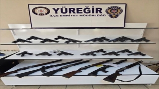 Adana’da operasyon ve denetimlerde 25 ruhsatsız silah ele geçirildi
