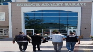Burdur’da uyuşturucu operasyonunda yakalanan 2 zanlı tutuklandı