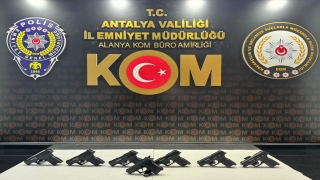 Antalya’da silah kaçakçılığı operasyonunda 2 zanlı tutuklandı
