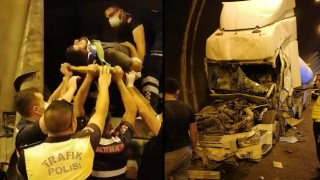 Kabinde sıkışan TIR sürücüsü, itfaiye ve sağlık ekiplerince kurtarıldı