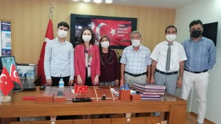 Kaymakam Özdemir, başarılı öğrenciyi kutladı