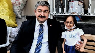 Vali Yılmaz, dünyanın en kısa kadınını ziyaret etti