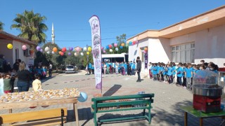 Gönüllü gençler, Subas’ta köy okulunu boyadı