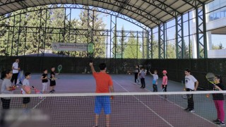 OKÜ’de Tenis Kursu Başladı