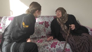 Jandarma’dan 108 yaşındaki Emine Kederoğlu’na ziyaret