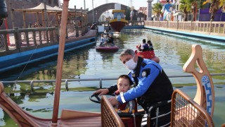 Polislerden özel öğrencilere masal park gezisi