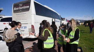 Belediye'den Yolculara Simit Ve Meyve Suyu İkramı Yapıldı