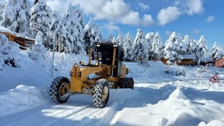 Osmaniye’de karla kaplı yayla yolları Belediye Ekiplerince açılıyor