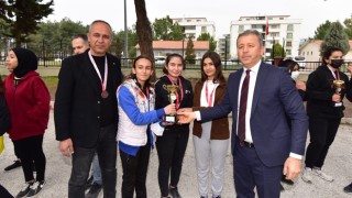 Dereceye giren sporcular ödüllerini aldı
