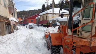 Kar nedeniyle kapanan Zorkun yolu açıldı
