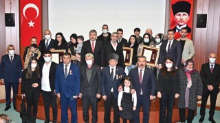 Osmaniye’de, şehit aileleri ve gazilere Devlet Övünç Madalyası