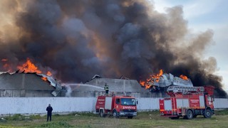 Toprakkale'de geri dönüşüm fabrikasında yangın