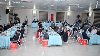 Vali Yılmaz eşiyle birlikte Huzurevi’nde iftar yaptı